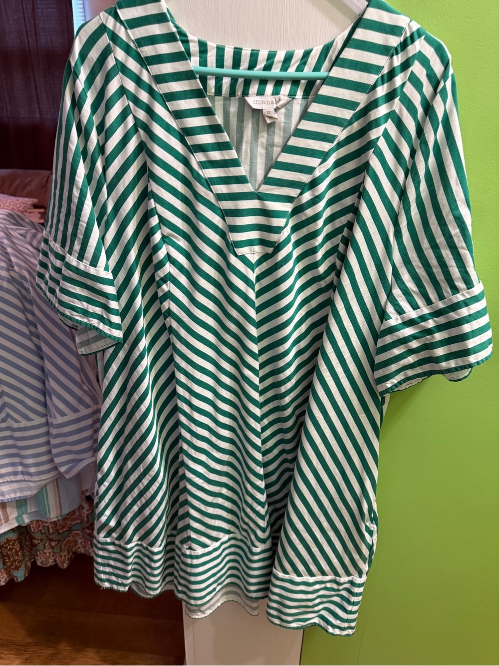 crown & ivy Green and White Striped V-Neck Tunic Dress